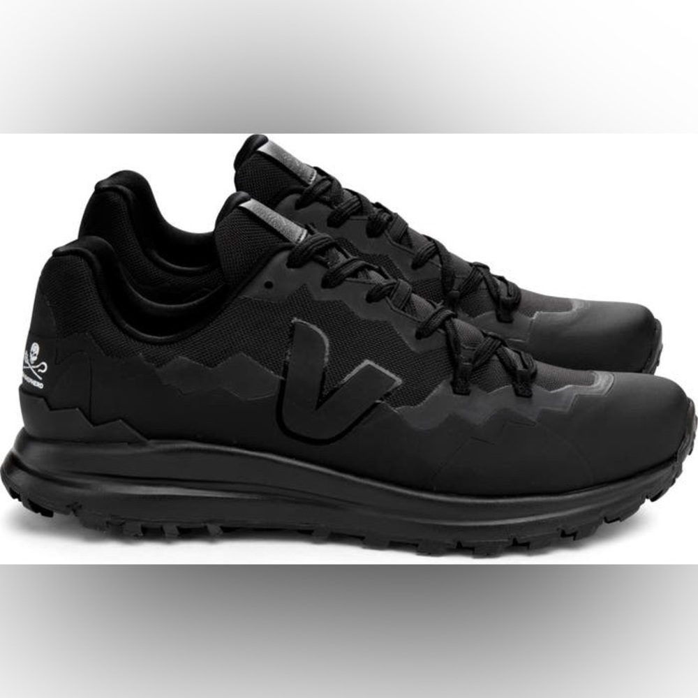 New Men’s Veja Sea Shepherd X Fitz Roy Trek Trail Sneaker Black Size 11.5